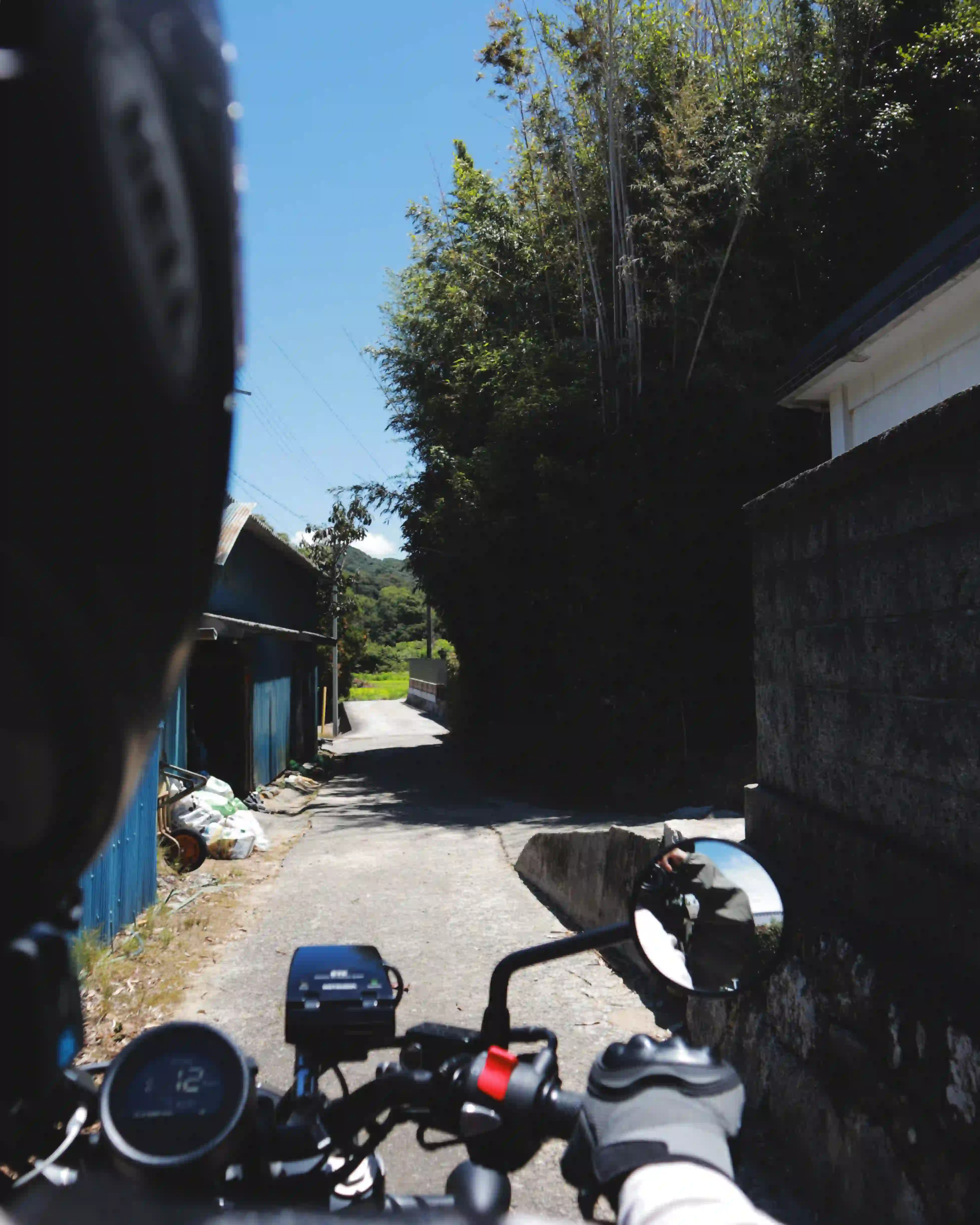 Carretera secundaria bajando de la cascada.